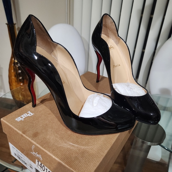 𝘊𝘩𝘳𝘪𝘴𝘵𝘪𝘢𝘯 𝘓𝘰𝘶𝘣𝘰𝘶𝘵𝘪𝘯 𝘸𝘢𝘸𝘺 𝘋𝘰𝘭𝘭𝘺 𝘩𝘦𝘦𝘭*𝘚𝘖𝘓𝘋* - Picture 2 of 16